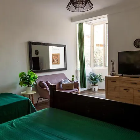 The Tropical House * Tiran