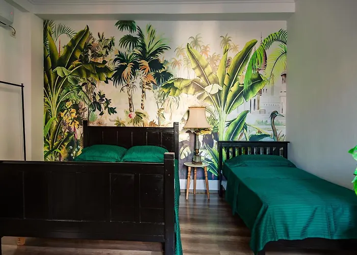 The Tropical House * 地拉那