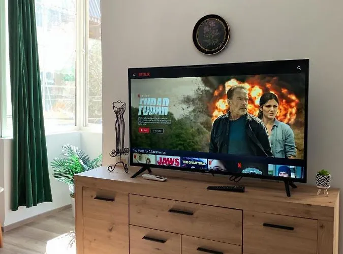 The Tropical House 地拉那